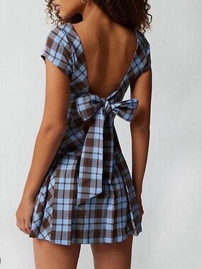 Urban outfitters Blue and Brown Plaid Bow Tie
Dress Size Medium